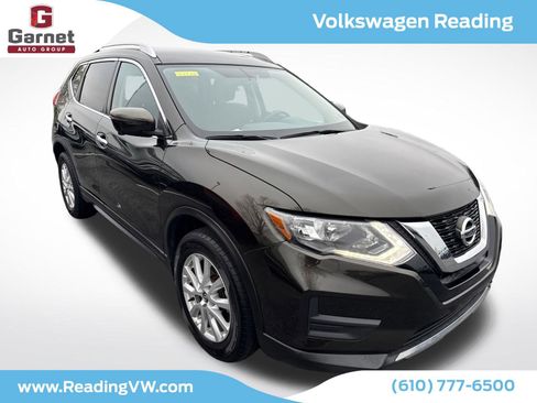 Used 2017 Nissan Rogue SV w/ SV Premium Package image 4