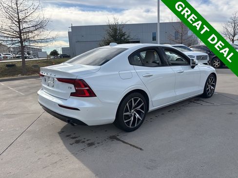 Used 2020 Volvo S60 T5 Momentum image 6