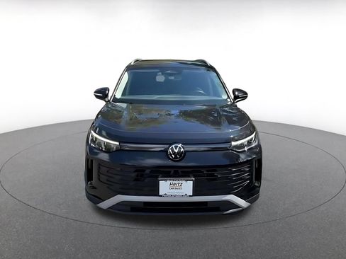 Used 2026 Volkswagen Tiguan SE AWD/4WD image 4