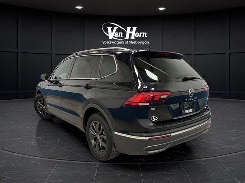 Used 2024 Volkswagen Tiguan SE w/ Panoramic Sunroof Package image 5