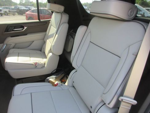 New 2026 GMC Yukon Denali w/ Denali Reserve Package AWD/4WD image 12