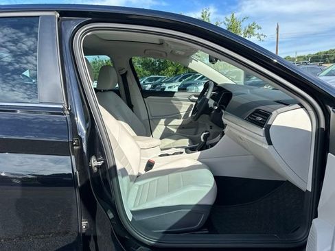 Used 2022 Volkswagen Jetta SE FWD image 15