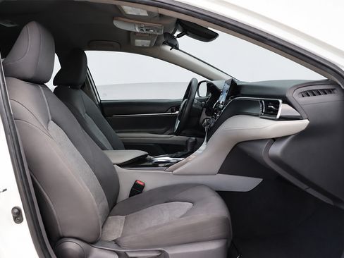 Used 2021 Toyota Camry LE w/ Carpet Mat Package (TMS) FWD image 21