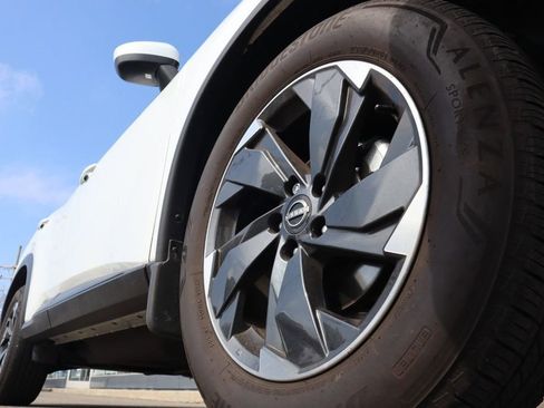 Certified 2025 Nissan Rogue SV AWD/4WD image 10