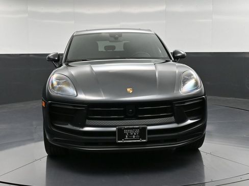 Certified 2025 Porsche Macan AWD/4WD image 11