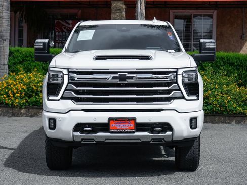 Used 2024 Chevrolet Silverado 2500 High Country w/ High Country Premium Package AWD/4WD image 3
