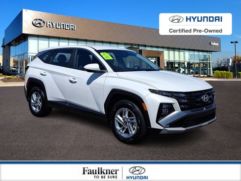 Used 2025 Hyundai Tucson SE AWD/4WD image 1