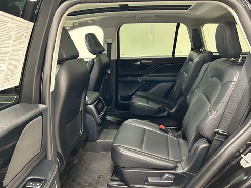 Certified 2025 Lincoln Aviator AWD image 27