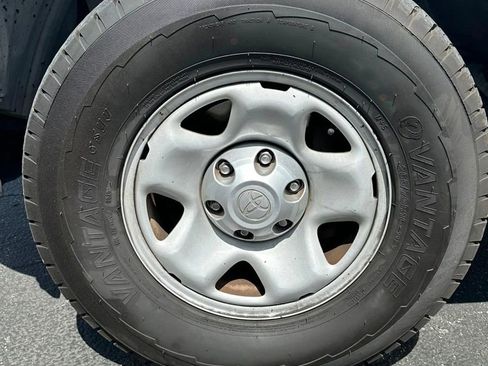 Used 2016 Toyota Tacoma SR image 11