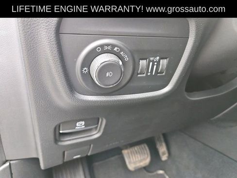 Used 2023 Jeep Grand Cherokee Limited w/ Luxury Tech Group II AWD/4WD image 14