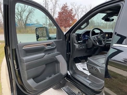 Used 2024 Chevrolet Silverado 2500 High Country w/ High Country Premium Package image 14
