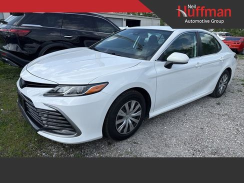 Used 2022 Toyota Camry LE image 1
