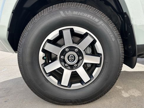 Certified 2022 Toyota 4Runner TRD Off-Road Premium w/ Moonroof Package AWD/4WD image 11
