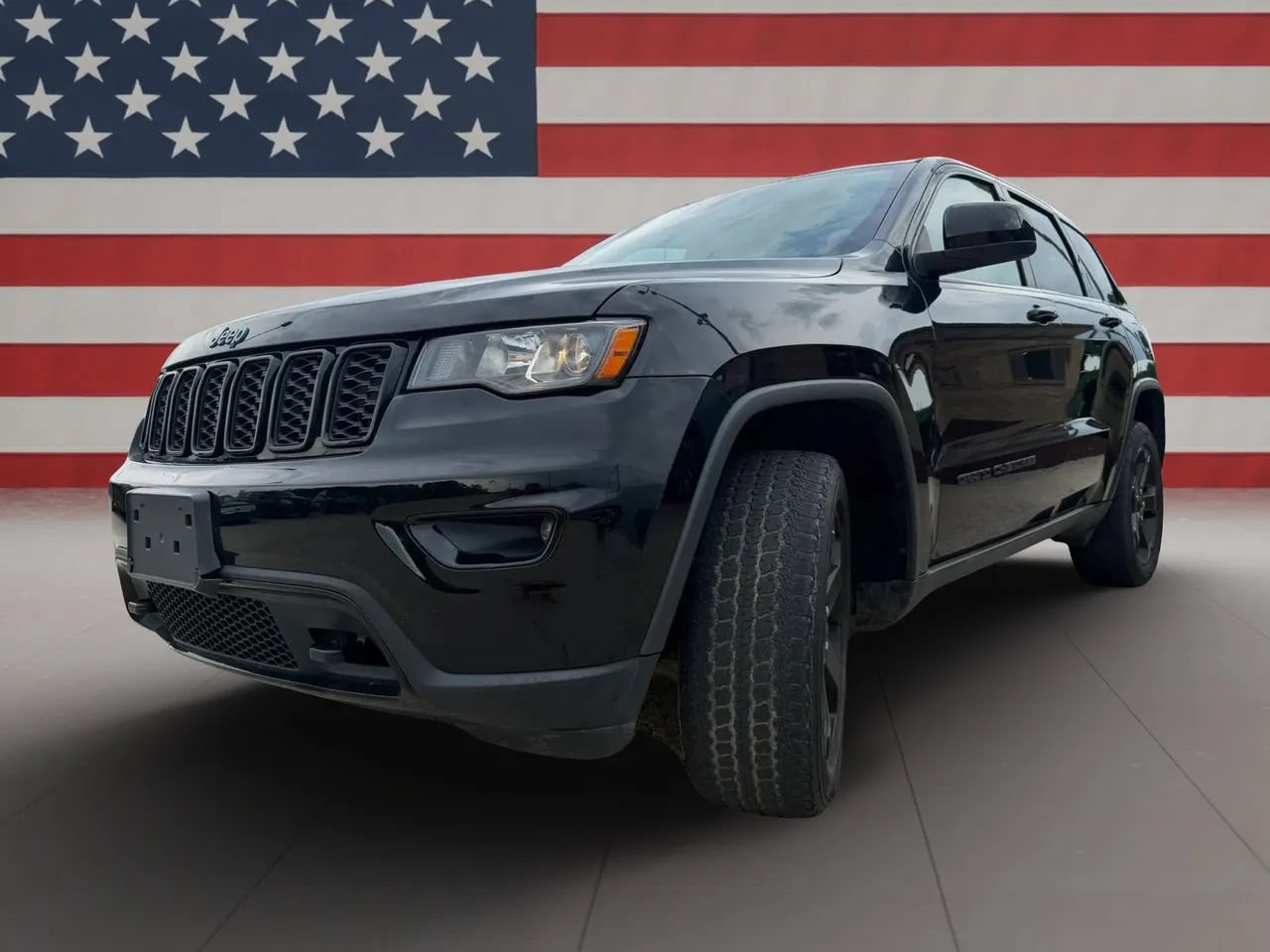 Used 2019 Jeep Grand Cherokee Laredo AWD/4WD image 3