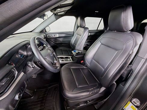 Used 2020 Ford Explorer XLT w/ Equipment Group 202A AWD/4WD image 2