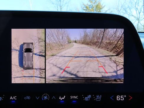 New 2026 Chevrolet Traverse RS w/ LPO, Floor Liner Package AWD/4WD image 8