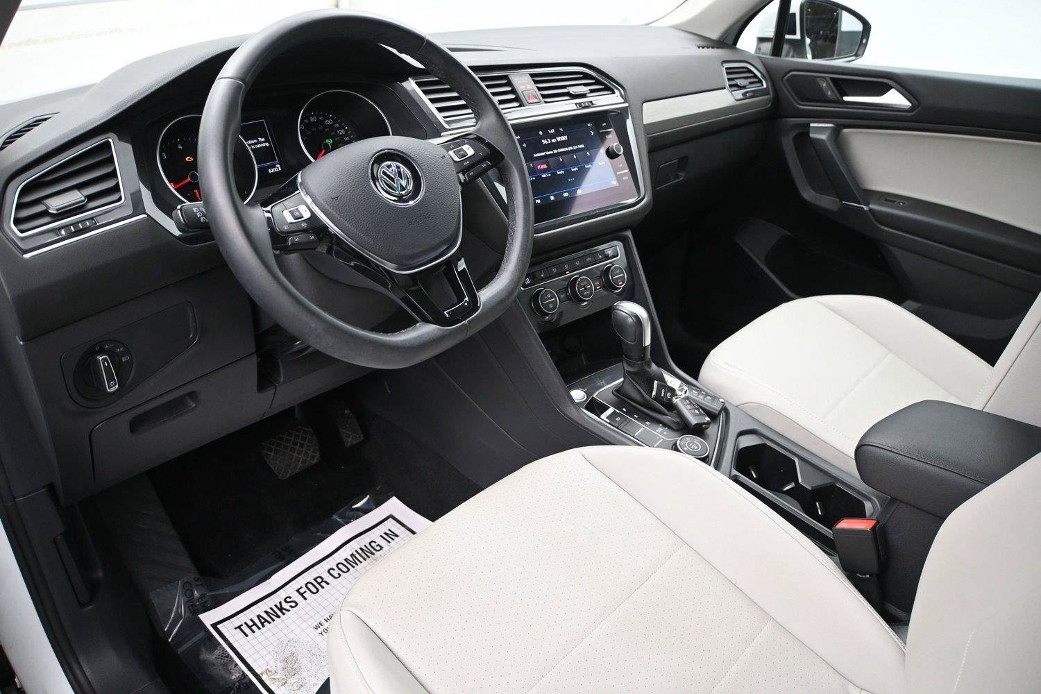 Used 2020 Volkswagen Tiguan SE w/ Panoramic Sunroof Package AWD/4WD image 2