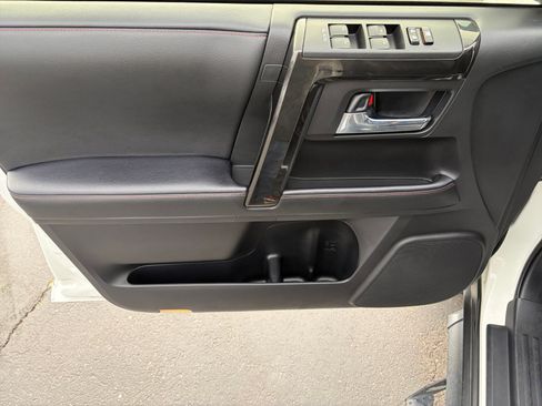 Used 2021 Toyota 4Runner Venture w/ Moonroof Package AWD/4WD image 10