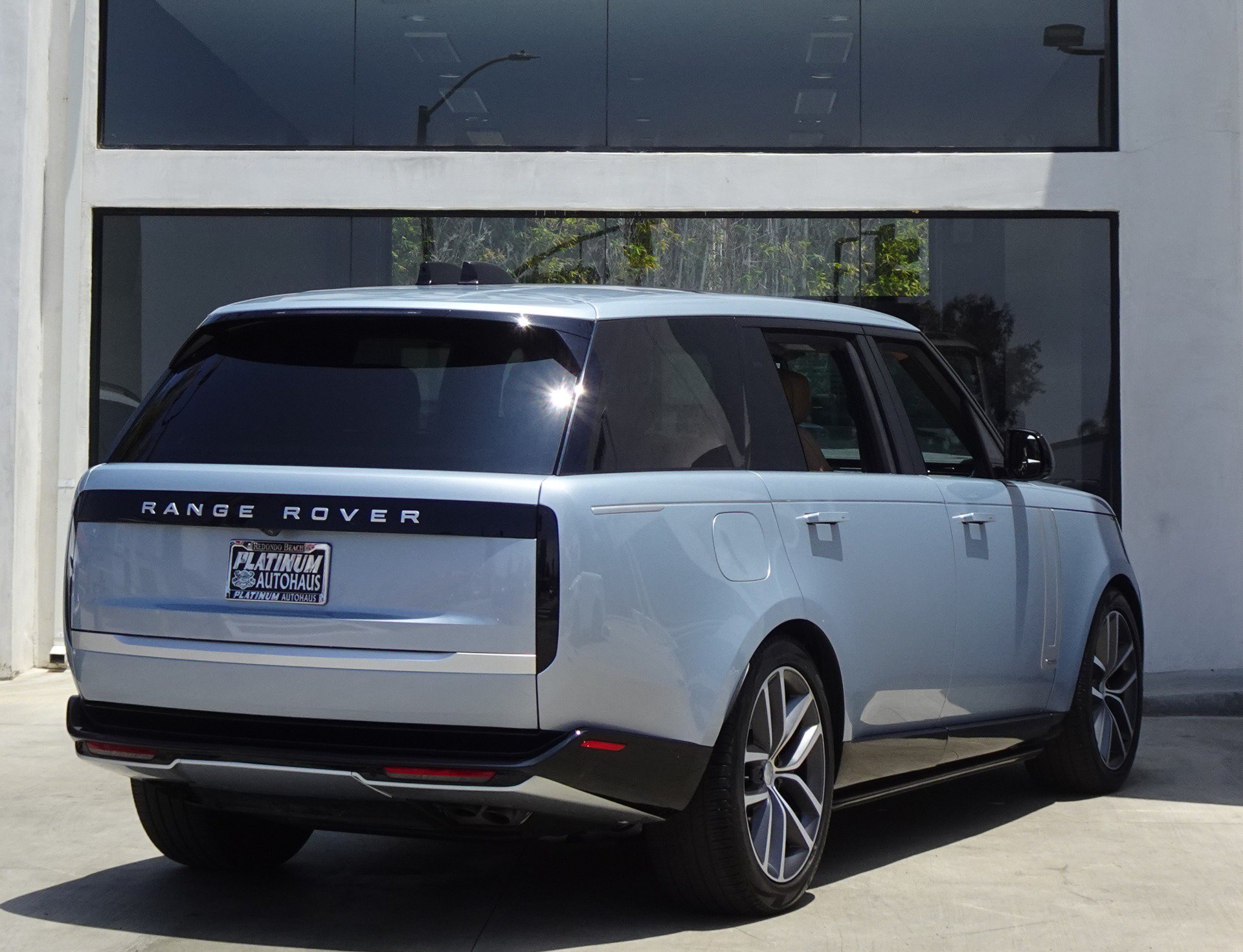 Used 2024 Land Rover Range Rover Long Wheelbase Autobiography AWD/4WD image 7