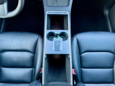Used 2021 Tesla Model Y Long Range AWD/4WD image 25