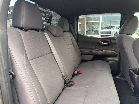 Used 2017 Toyota Tacoma TRD Sport w/ Tow Package image 16