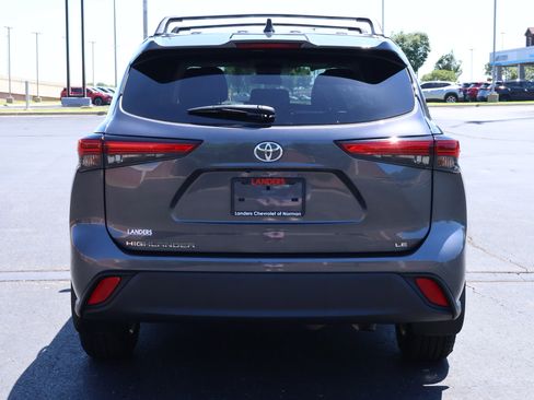 Used 2023 Toyota Highlander LE FWD image 32