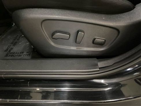 Used 2017 Nissan Rogue SV image 23