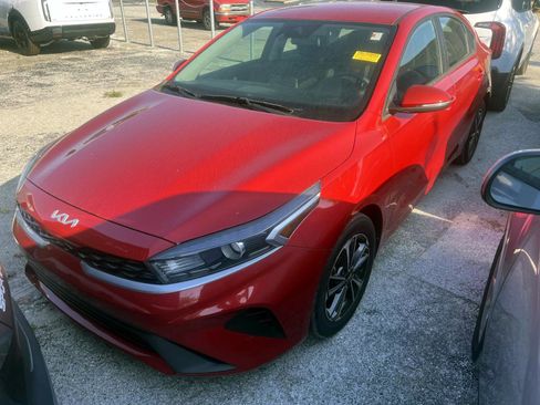 Certified 2022 Kia Forte LXS w/ LXS Technology Package FWD image 1