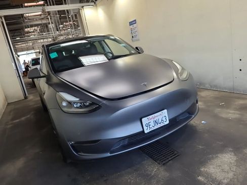 Used 2022 Tesla Model Y Long Range AWD/4WD image 5