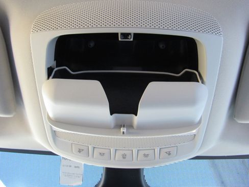 Used 2024 Ford Edge Titanium image 28