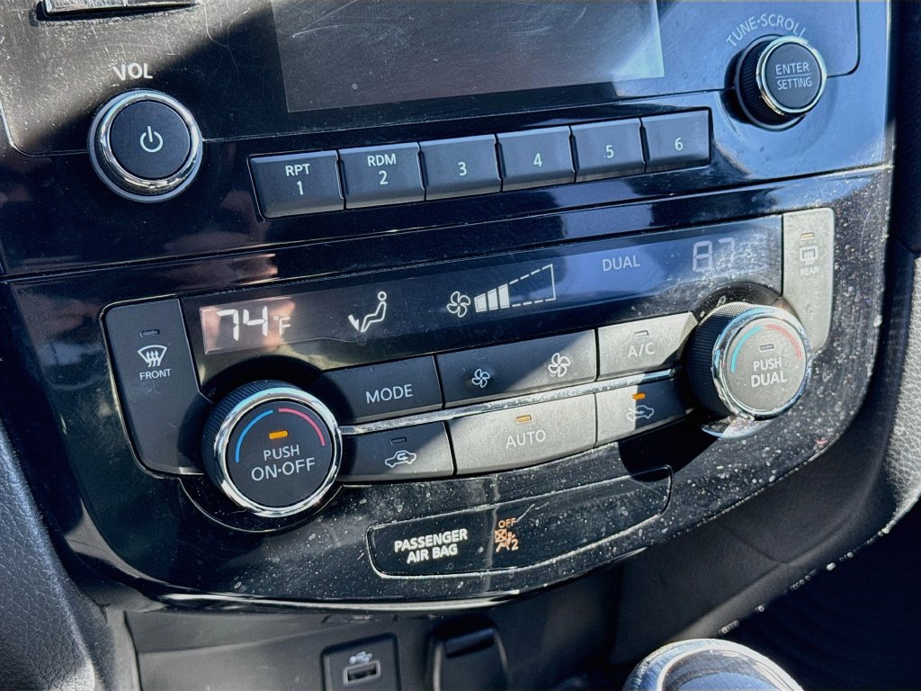 Used 2017 Nissan Rogue SV FWD image 24