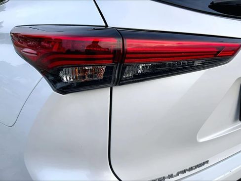 Used 2023 Toyota Highlander XLE image 28