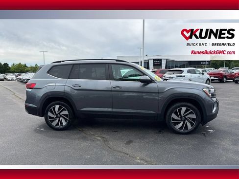 Used 2025 Volkswagen Atlas SE FWD image 4