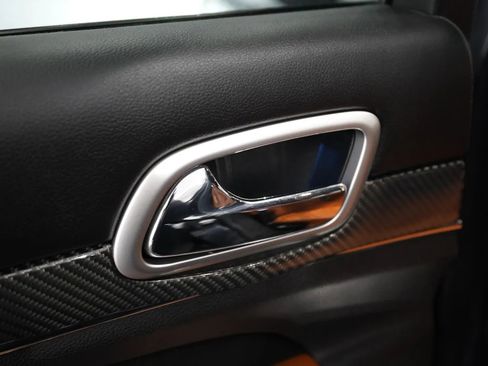 Used 2016 Jeep Grand Cherokee SRT image 32