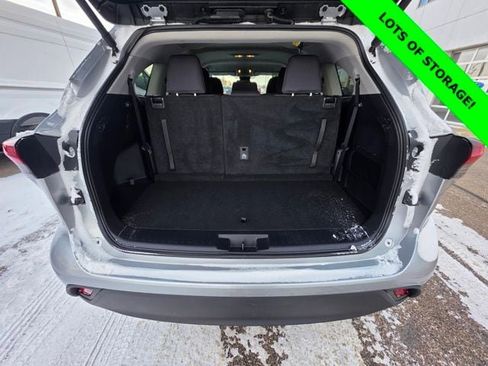 Used 2024 Toyota Highlander LE image 10