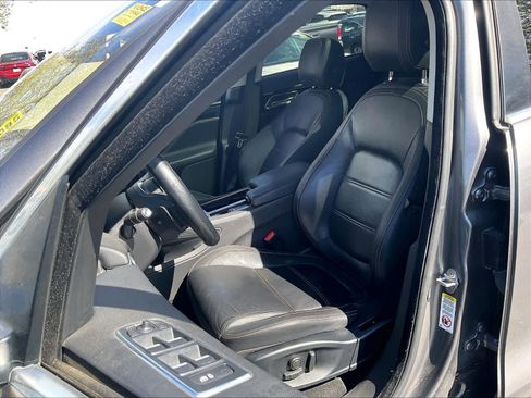 Used 2018 Jaguar F-PACE Prestige image 26