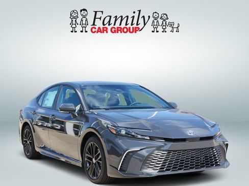 New 2026 Toyota Camry SE FWD image 2