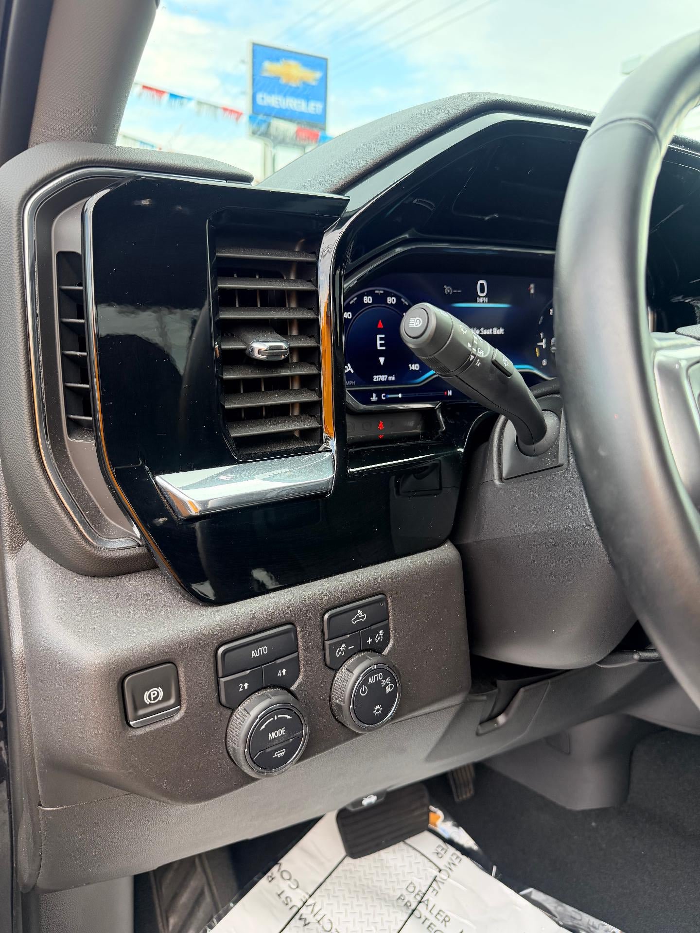 Used 2024 Chevrolet Silverado 1500 LT AWD/4WD image 13