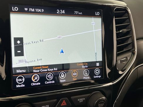 Used 2022 Jeep Grand Cherokee Limited image 11