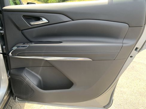 Used 2025 Chevrolet Traverse LT FWD image 47