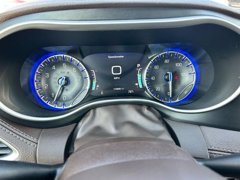 Used 2021 Chrysler Pacifica Touring-L w/ Premium & Safety Sphere Group FWD image 5