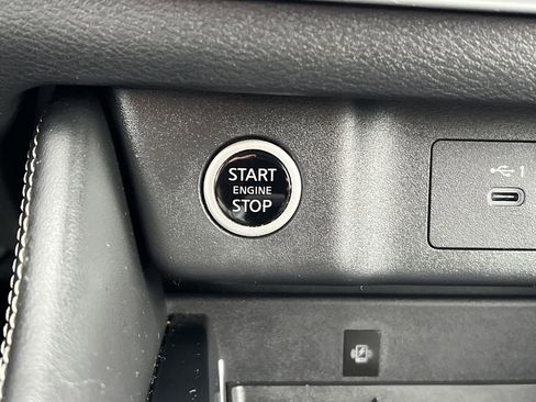 Used 2021 Nissan Rogue Platinum image 13