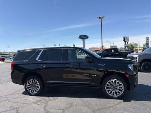 Used 2023 GMC Yukon Denali Ultimate AWD/4WD image 3