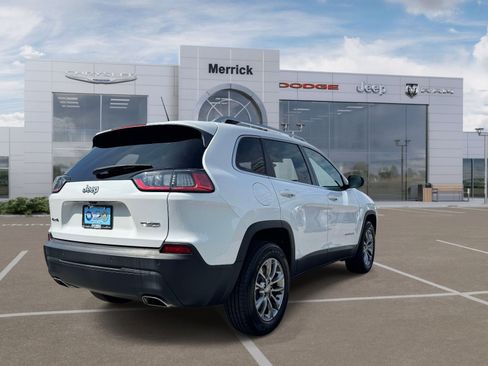 Used 2019 Jeep Cherokee Latitude Plus w/ Cold Weather Group AWD/4WD image 6