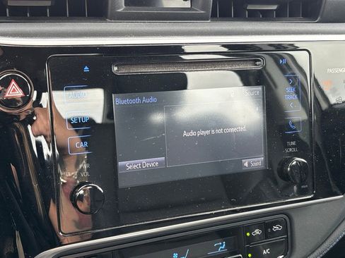 Used 2017 Toyota Corolla SE image 8