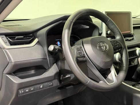 Used 2023 Toyota RAV4 XLE image 17