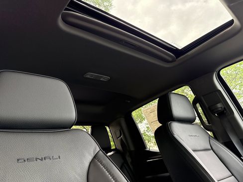 New 2026 GMC Sierra 1500 Denali w/ Denali Reserve Package image 17