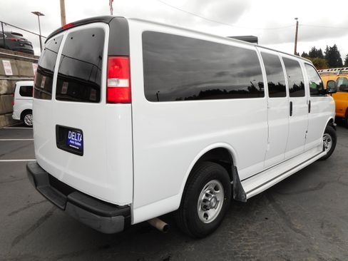 Used 2016 Chevrolet Express 3500 LT w/ LT Preferred Equipment Group image 7