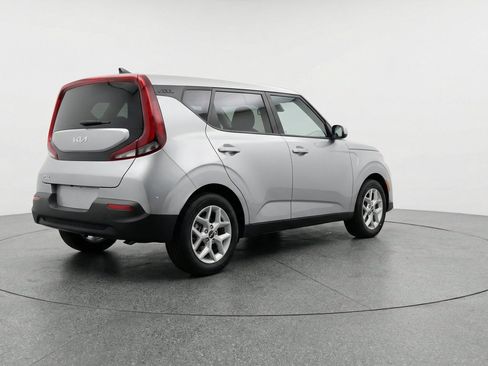 Used 2025 Kia Soul LX w/ LX Technology Package FWD image 9
