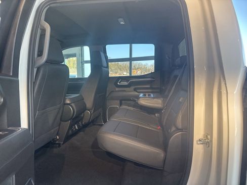 Used 2025 GMC Sierra 1500 SLT image 18